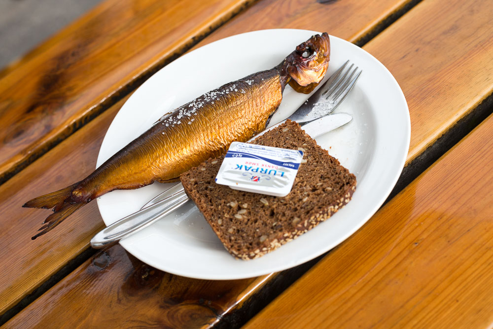 Frisch geräucherter Fisch in Svaneke